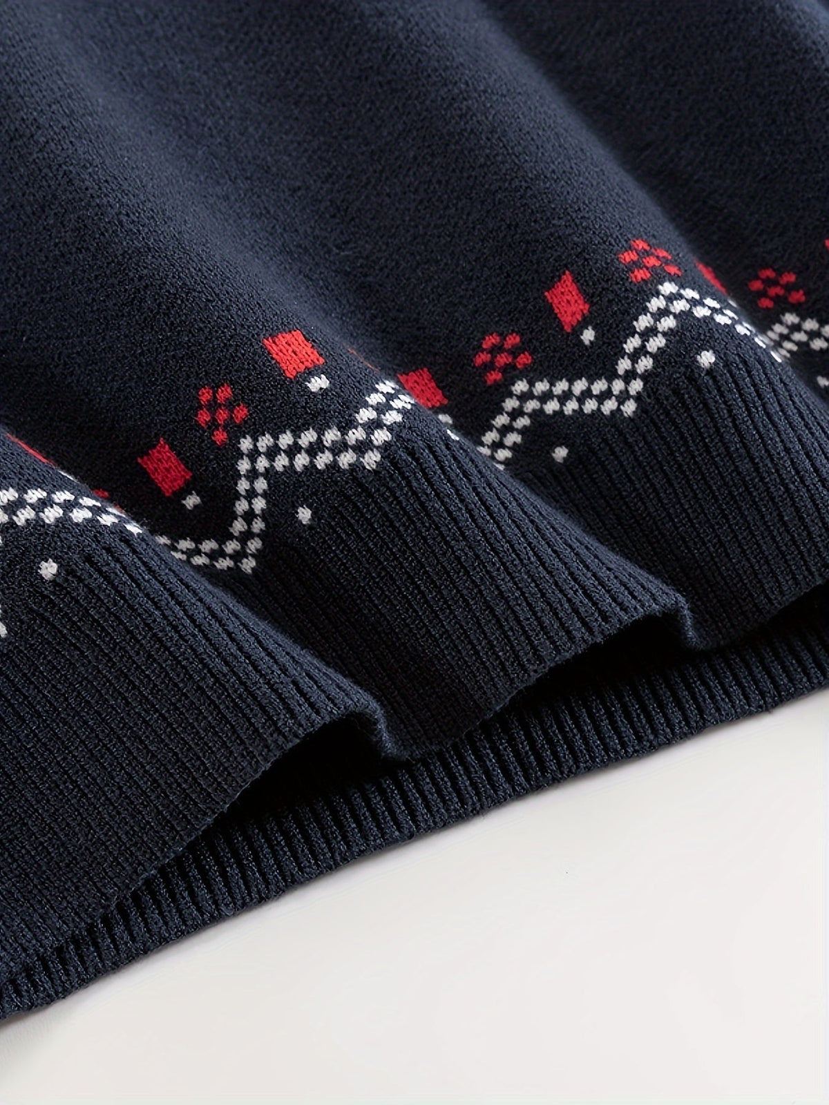 Nordic Snowflake Knit Sweater with Round Neck and Ribbed Cuffs for Autumn and Winter