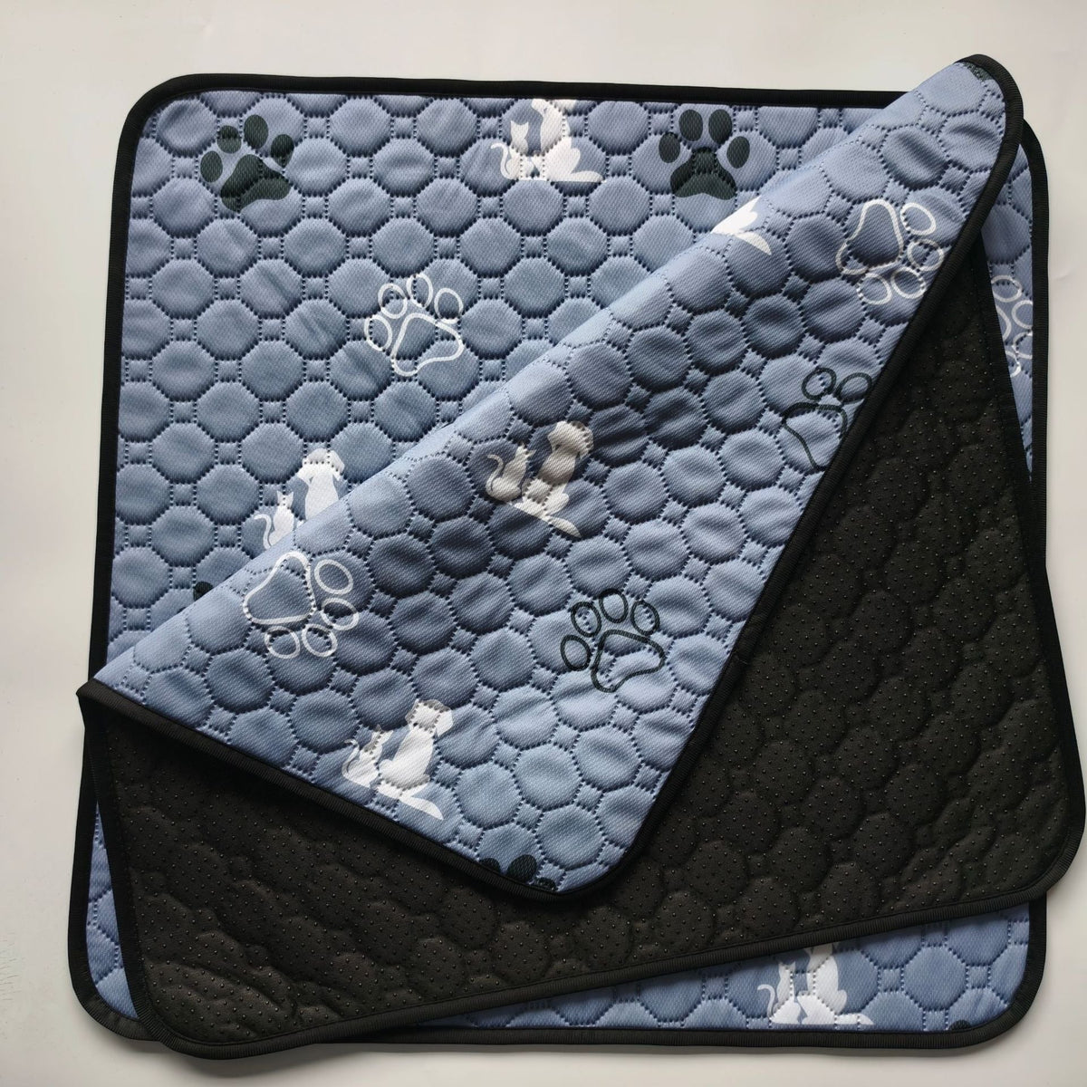 Machine Washable Pet Mat with Quilted Cushion and Grip Base