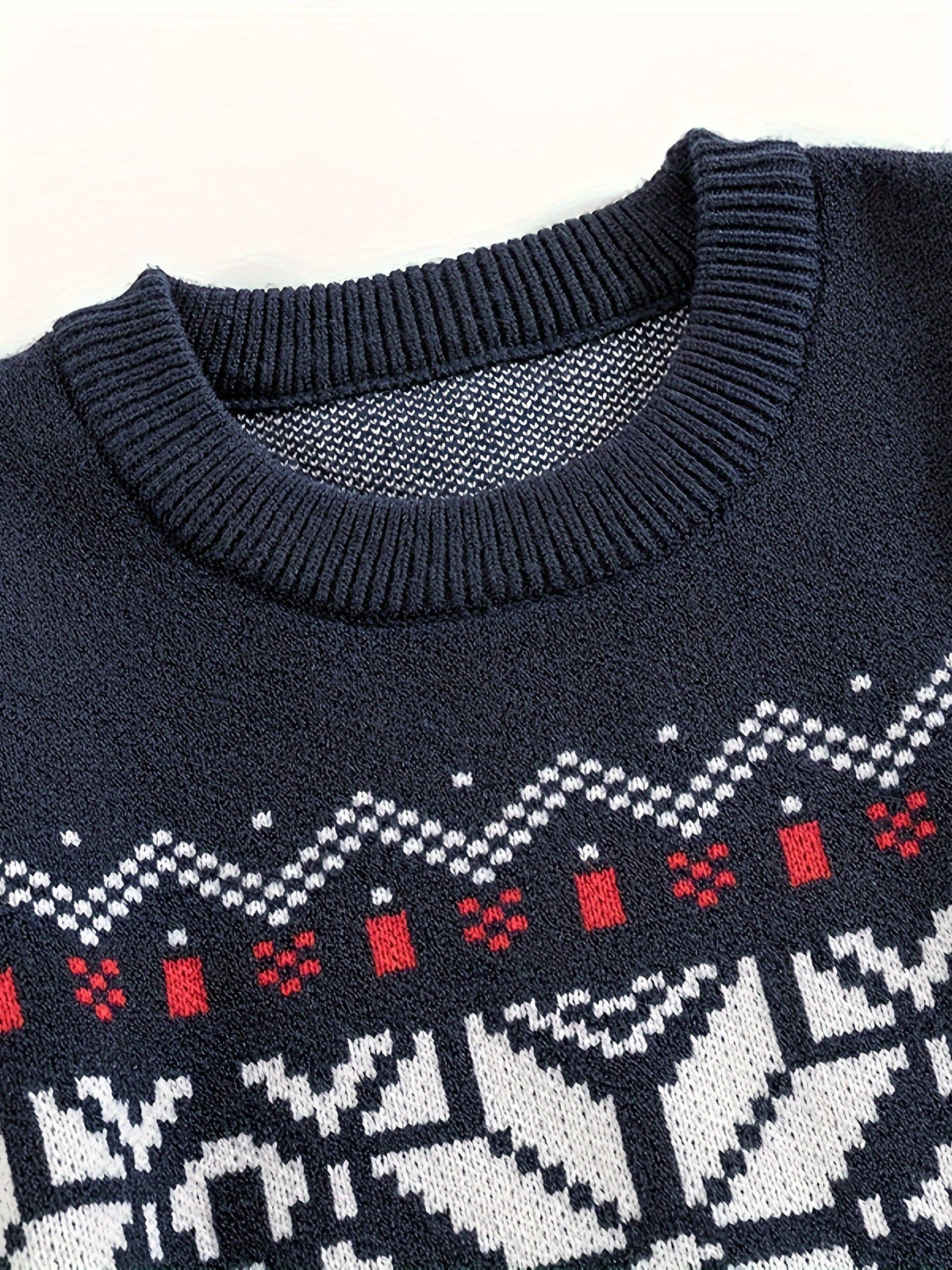 Nordic Snowflake Knit Sweater with Round Neck and Ribbed Cuffs for Autumn and Winter