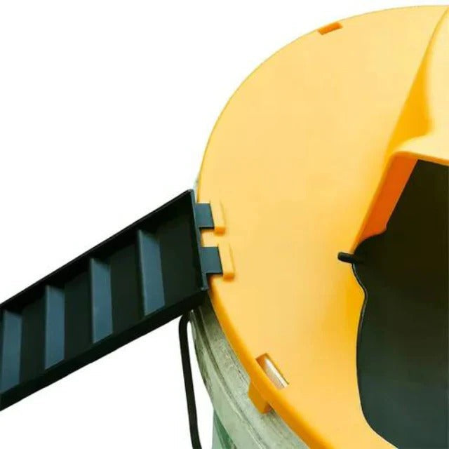 Self-Resetting Bucket Trap with Dual Access Ladders for 5-Gallon Buckets