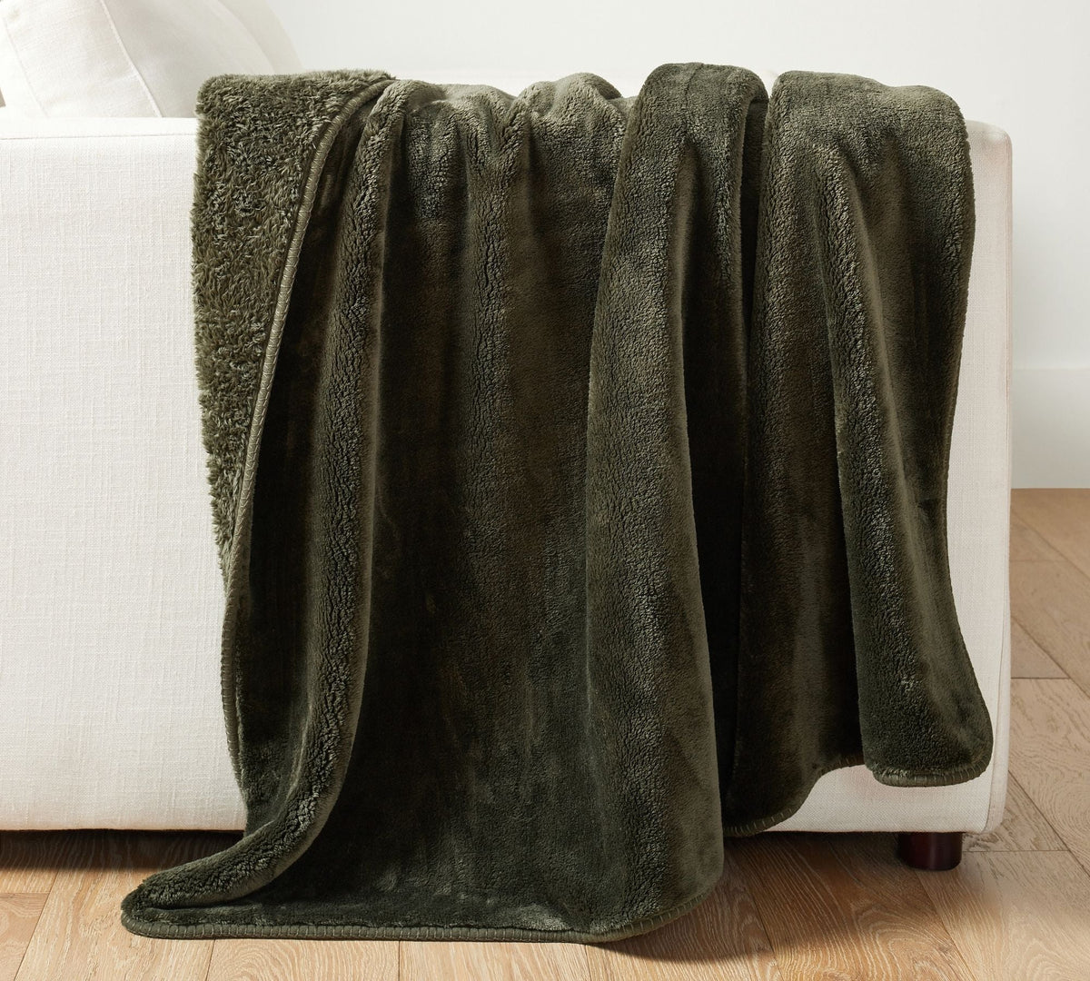 Plush Polyester Throw Blanket with Soft Velvety Weave, 50x60 Inches