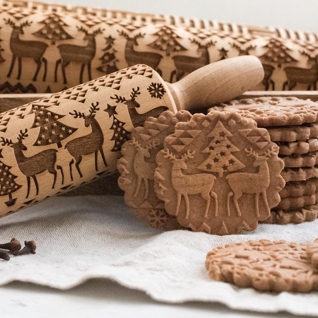 Embossed Wooden Rolling Pin with Christmas Patterns for Cookies Pie Crust and Fondant