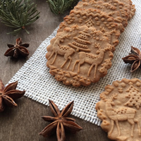 Embossed Wooden Rolling Pin with Christmas Patterns for Cookies Pie Crust and Fondant