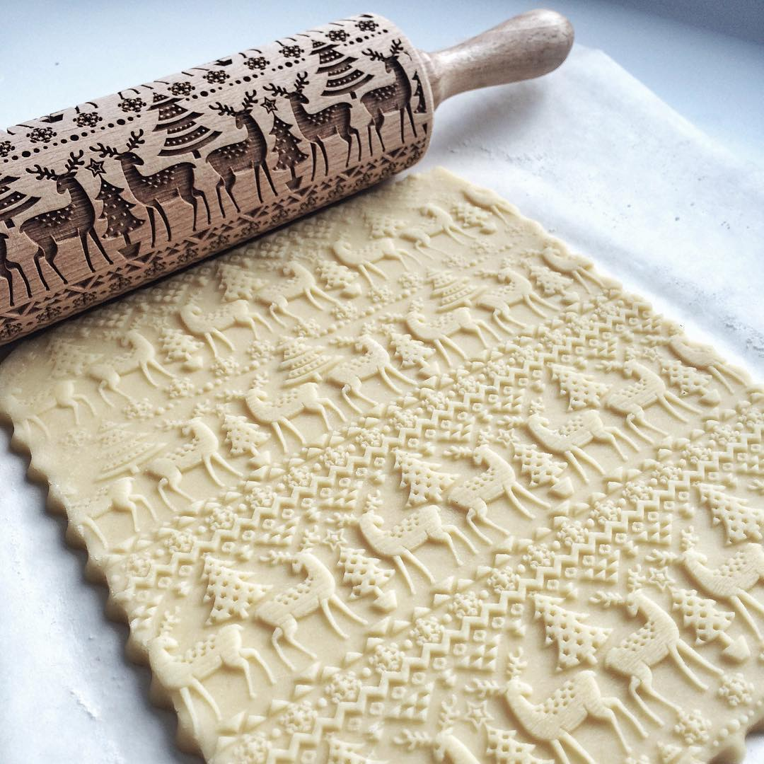 Embossed Wooden Rolling Pin with Christmas Patterns for Cookies Pie Crust and Fondant