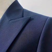 Classic yet modern: a slim fit double-breasted 3-piece suit with waistcoat for men's fashion.